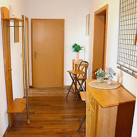 Apartment Sei Hier Gast - 4 Im Gesindehaus Warmsdorf, Zentral Zwischen Aschersleben, Bernburg Und Stassfurt Gusten