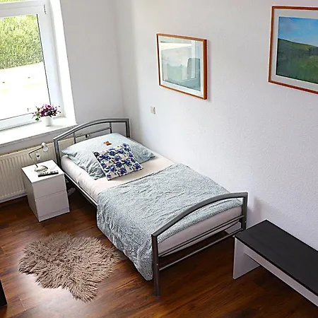 Apartment Sei Hier Gast - 4 Im Gesindehaus Warmsdorf, Zentral Zwischen Aschersleben, Bernburg Und Stassfurt Gusten