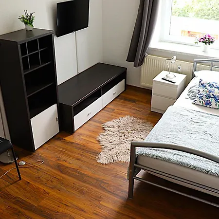 Apartment Sei Hier Gast - 4 Im Gesindehaus Warmsdorf, Zentral Zwischen Aschersleben, Bernburg Und Stassfurt Gusten